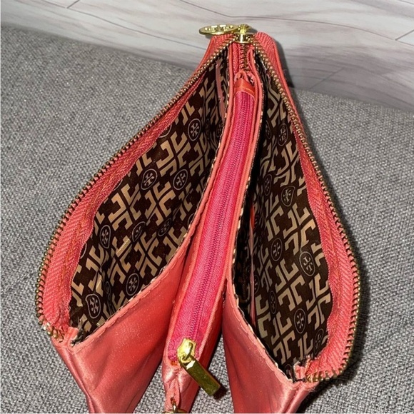 Tory Burch Pink Gold Logo Cameron Nylon Medium Wristlet Wallet- Pre Loved - Picture 3 of 13